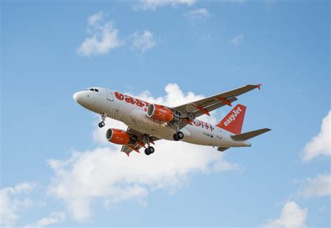 Easyjet airlines plane editorial photography. Image of transport - 75311137