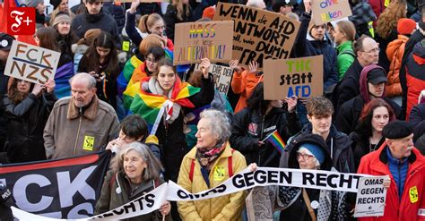 Afd Feiert Jubil Um Menschenkette Drau En Jubel Drinnen