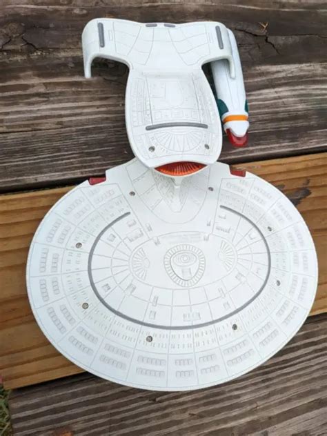 Paramount Pictures Playmates Star Trek Uss Enterprise Ncc D