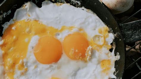 El fabuloso truco para cocinar huevo frito sin aceite el poder mágico