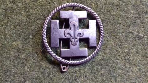 ANCIEN INSIGNE BROCHE Scout De France Fleur De Lys Croix Badge Medal