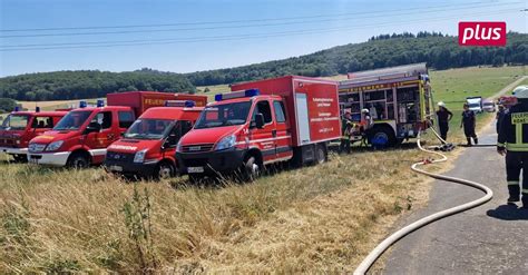 Einsatzkr Fte Und Landwirte L Schen Feuer In Hohenahr