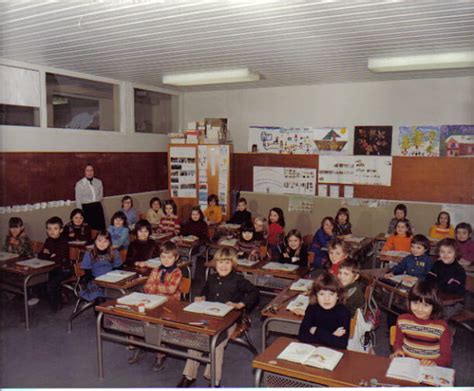 Photo De Classe C E De Ecole Le Landrel Copains D Avant