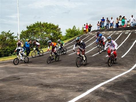 Treinos E Corrida Na Pista De Bicicross Da Serra ES Folha Do ES