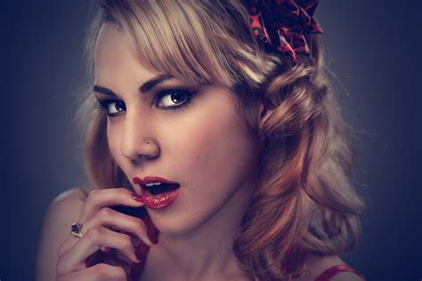 Kostenlose Blonde Frau Und Frau Bilder Pixabay