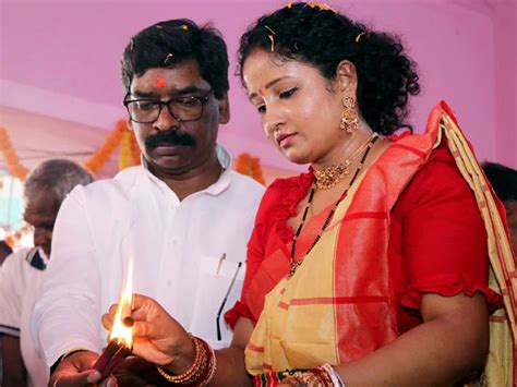 Political Crisis In Jharkhand Hemant Soren S Wife May Be Named Cm If He