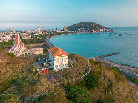 Vista aérea da cidade de vung tau belo pôr do sol palácio de bach