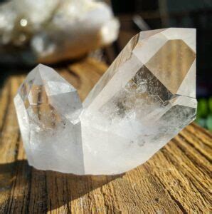 How To Identify Quartz Crystals Like A Graduate Gemologist