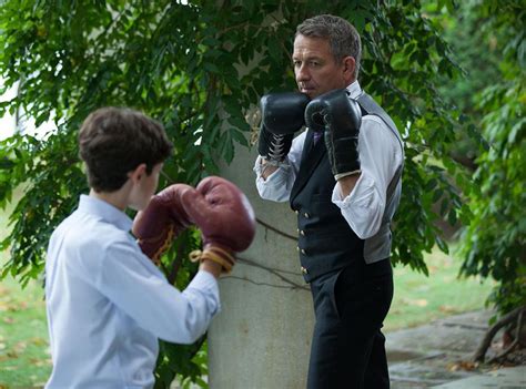 Gotham Gotham Bild Sean Pertwee 537 Von 635 FILMSTARTS De