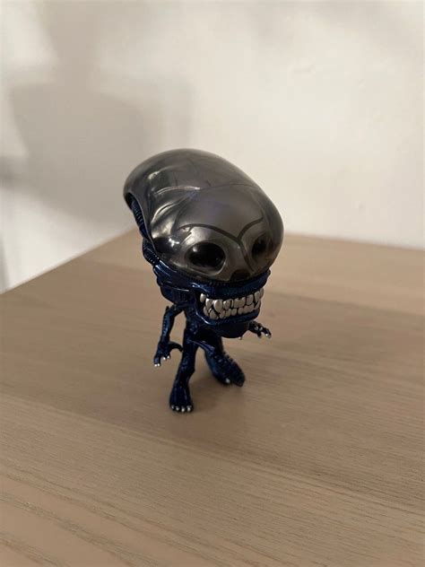 Pop Movies Alien Specialty Series Xenomorph Blue Metallic Funko