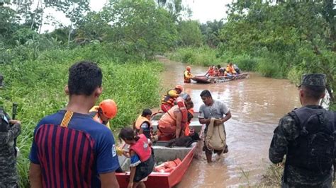 Evac An A M S De Familias Por Lluvias En El Departamento De Valle