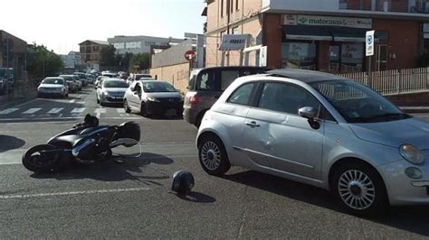 Incidente A Cagliari Auto Contro Moto In Viale Monastir Due Feriti