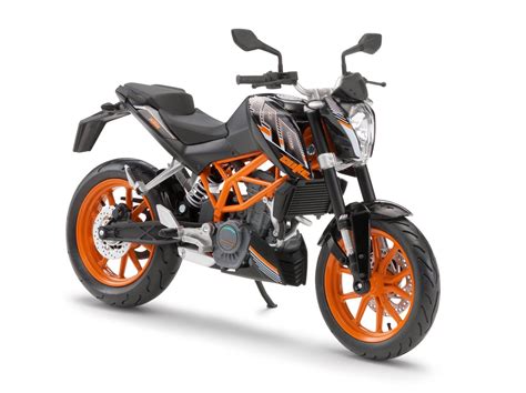 2015 KTM 390 Duke First Ride Review | GearOpen