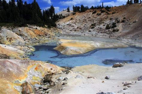 Hiking Bumpass Hell Lassen Volcanic National Park California Through