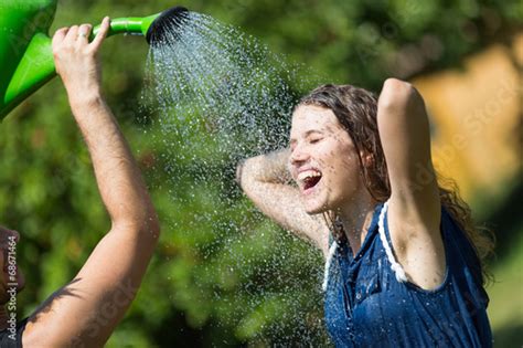 Abkühlung im Hochsommer Stockfotos und lizenzfreie Bilder auf Fotolia