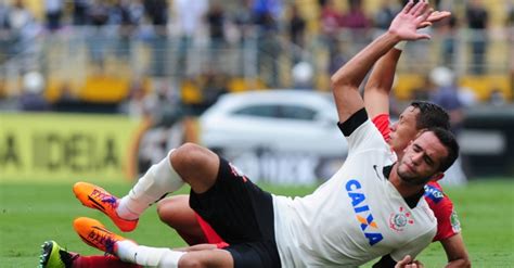 Renato Augusto Comemora Chegada Da M Scara Que Usar Na Final Da Recopa