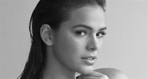 Bruna Marquezine Surge De Topless E Impressiona Pela Magreza