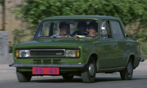 IMCDb org 1976 Seat 124 D Pamplona 2ª generación in Pájaros de