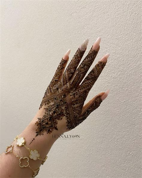 Henna Fessia en 2024 Modèles de henné Henné Henné mariage