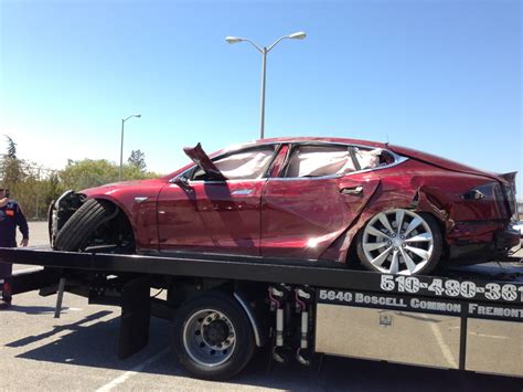 Tesla Model S Crash Destroyed Unit Shows Up Autoevolution