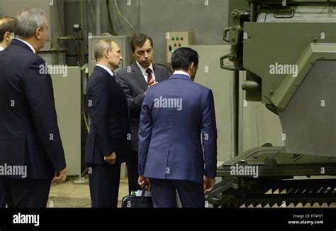 El Presidente Ruso Vladimir Putin Se Da Un Recorrido Por El Centro De