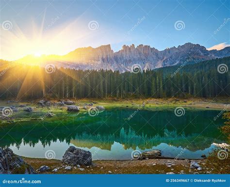 Lago Carezza Lago Lago Lago Di Carezza Karersee Con Monte Latemar