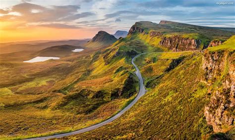 Góry Quiraing Ścieżka Szkocja Chmury Jeziora Wyspa Skye Wzgórza