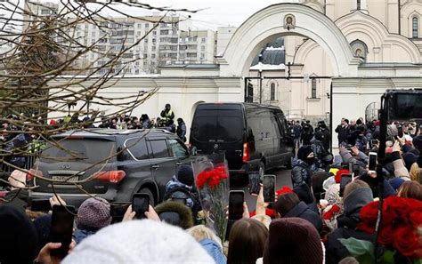 En Images Aux Obsèques Dalexeï Navalny Des Milliers De Russes