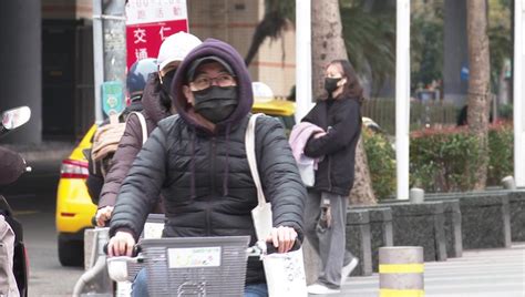 全台有雨！今高溫飆30度 午後北台灣變天轉濕冷「雨勢北→南」