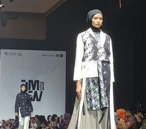 Intip Koleksi Terbaru Danjyo Hyoji Di Jakarta Muslim Fashion Week 2024