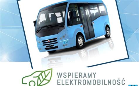 Burmistrz Marcin Orzeszek podpisał umowę na zakup 4 nowych autobusów