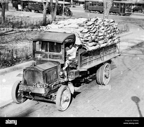 Vintage Truck 1920s Hi Res Stock Photography And Images Alamy