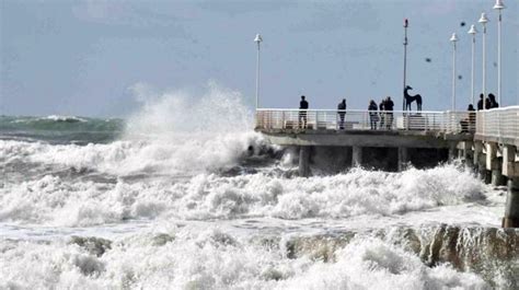 Massa 19enne Disperso In Mare Dopo Un Tuffo Dal Pontile