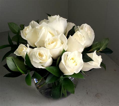 A Dozen White Roses | Grande Flowers