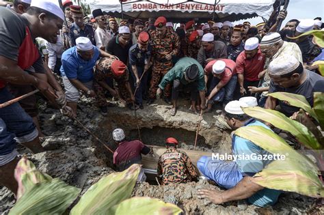 Suasana Pengebumian Jenazah Allahyarham MuhammadAdib