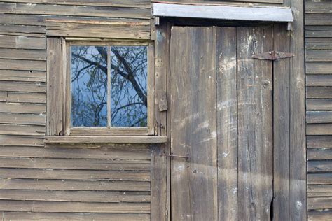 Kostenlose foto Holz Haus Fenster Gebäude Scheune Zuhause Mauer