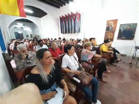 La Radio Cubana En Transmisión Desde Holguín Fotos Radio Reloj Emisora Cubana De La Hora Y