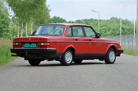 OpenRoad Classic Cars Volvo 240GL B230F 4 OpenRoad