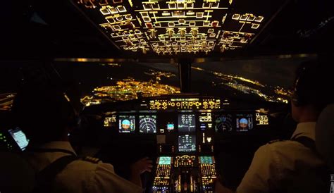 wordlessTech | Night Landing – Cockpit view