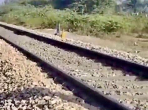 Painful Death Of A Young Man After Being Hit By A Train ट्रेन की चपेट