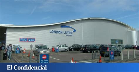 Un Gran Incendio Obliga A Suspender Todos Los Vuelos En El Aeropuerto