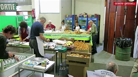 VIDEO Braderie emmaüs de Poitiers quelques minutes avant le grand