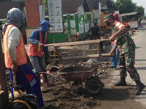 Selalu Hadir Di Tengah Tengah Masyarakat Babinsa Pos Selopuro Bantu