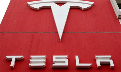 Funcionária processa Tesla por assédio sexual desenfreado em fábrica