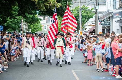 The Vineyard Gazette - Martha's Vineyard News | Sun Shines Down on ...