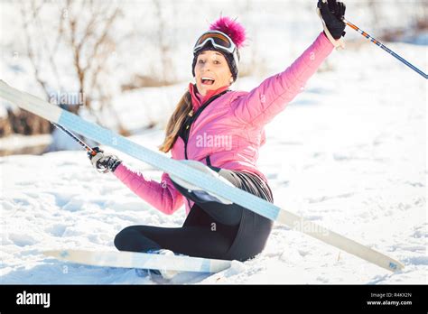 Woman falling while doing cross country skiing Stock Photo - Alamy