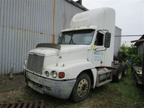 2002 Freightliner Century Class Day Cab Truck Tractor 52000 Gvwr