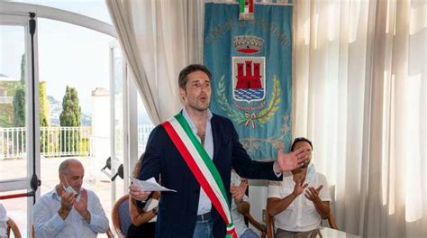 Positano L Insediamento Di Giuseppe Guida Come Nuovo Sindaco Nelle