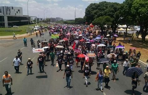 G Servidores Fecham Eixo Monumental Em Ato Contra Suspens O De