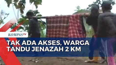 Tak Ada Akses Jalan Warga Pinrang Tandu Jenazah Sejauh Kilometer